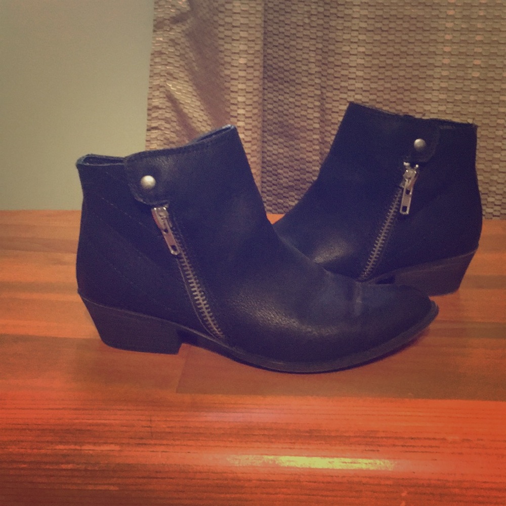 Leather black booties